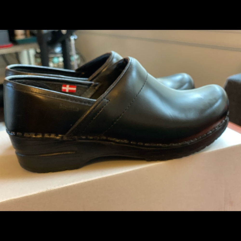 Sanita size 37
